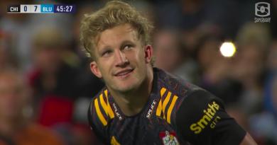 [VIDEO] - Sauvetage de l'année, essai de la gagne... c'était le show McKenzie en Super Rugby